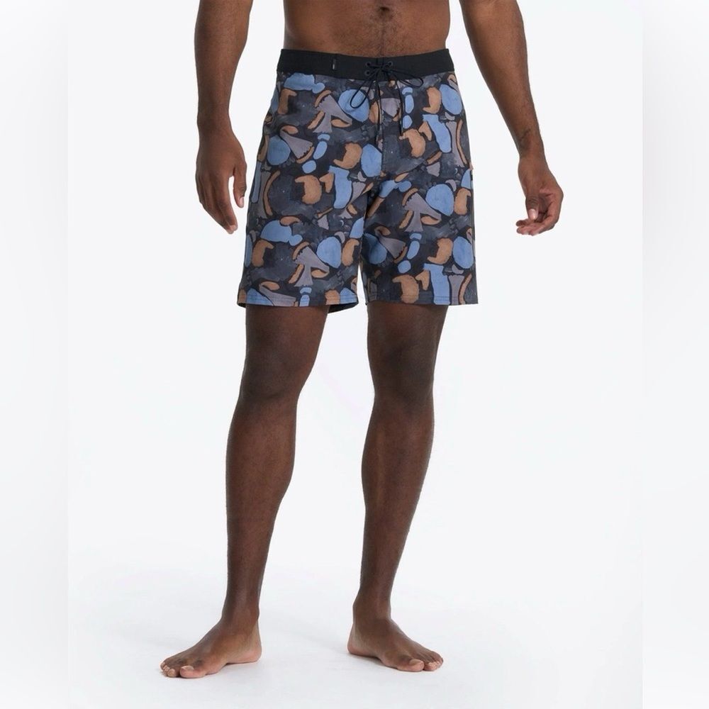 Vuori Infinity Board Shorts Men's 34 NWT